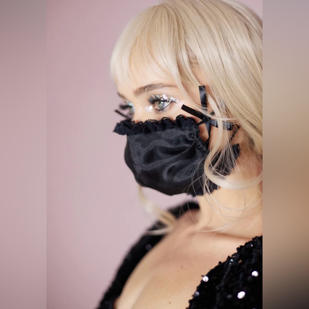 NWT SELKIE Black Caviar Face Mask